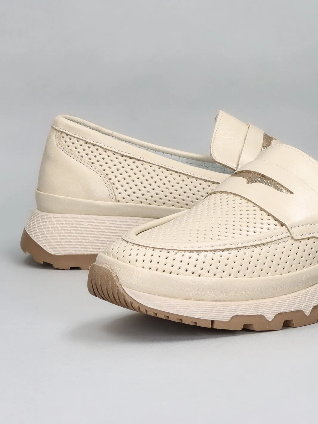 LEATHER MOCCASINS - BEIGE
