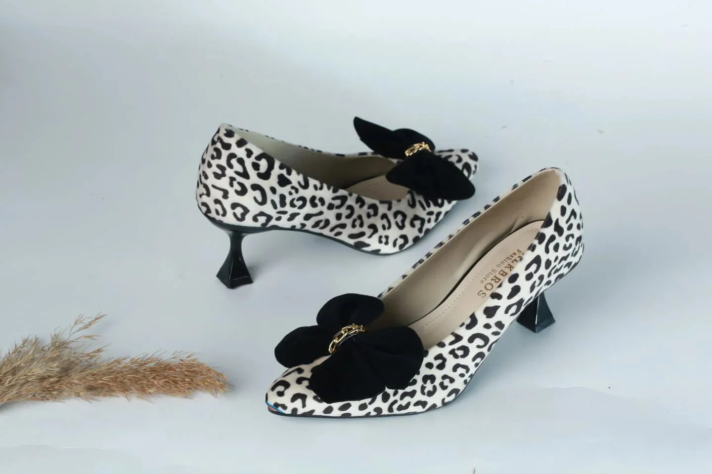 WALKBROS WOMEN'S KITTEN HEELS POINTED TOE PUMPS - LEOPARD