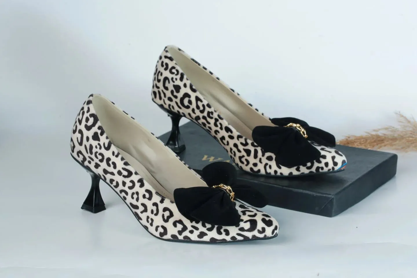 WALKBROS WOMEN'S KITTEN HEELS POINTED TOE PUMPS - LEOPARD
